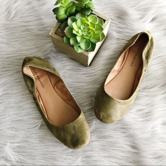 Lucky Brand Shoes - ⭐️3/$25 Lucky Brand || Olive Green Suede Flats 8.5